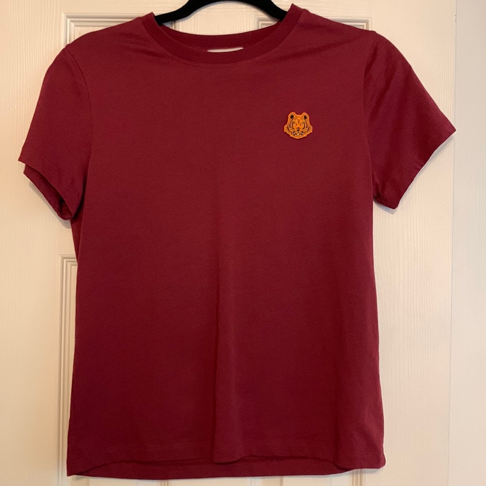 Short sleeve Burgundy Kenzo shirt with tiger logo.